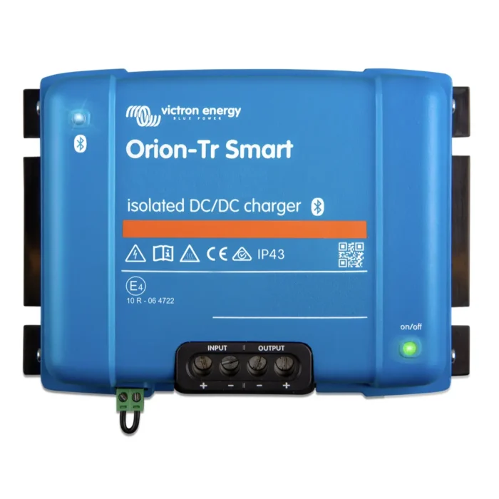 Cargador DC/DC aislado Orion-Tr Smart de Victron Energy, compacto y con conectividad Bluetooth.