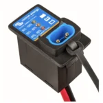 Dispositivo de monitoreo de batería Victron Energy para sistemas de energía renovable.
