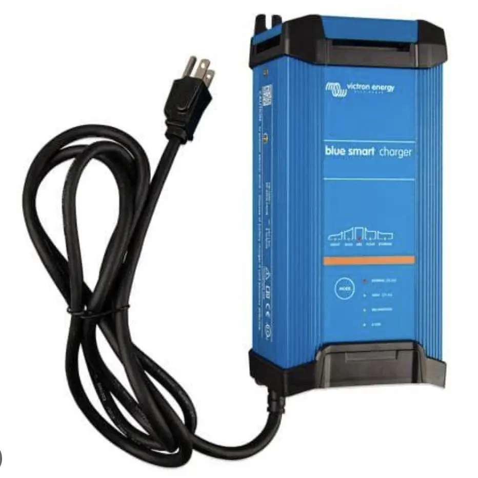 Blue-Smart-IP22-Charger-230V-CEE-24:16(3)-IMG01 Cargador de Baterías Victron - Blue Smart IP22 Charger 24/16(3) 230V CEE 7/7 - Imagen 1