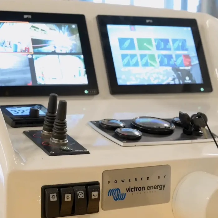 Materiales de Marketing Victron – Pack de Stickers "Powered by Victron Energy" (Caja x12) - Imagen 3