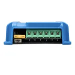 Dispositivo electrónico compacto azul con USB y fusible 20 para conexiones eléctricas seguras.